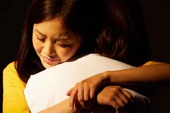 Đau đớn khi thấy chồng trở về với thân hình không còn nguyên vẹn