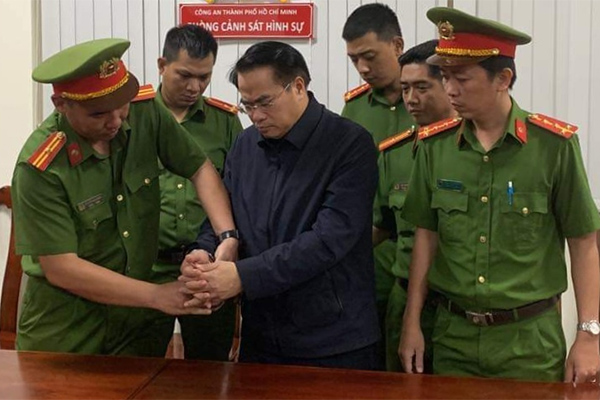 Khổ như đi đăng kiểm: Bà bầu mệt mỏi xếp hàng 5 ngày chưa tới lượt-13