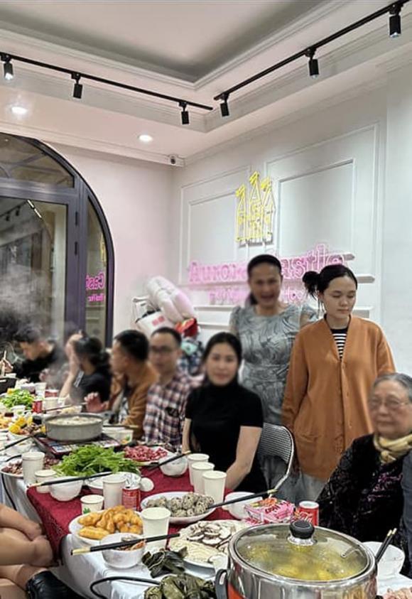 Vợ Đỗ Duy Mạnh lộ ảnh xuề xòa, khác hẳn hình trên mạng-3