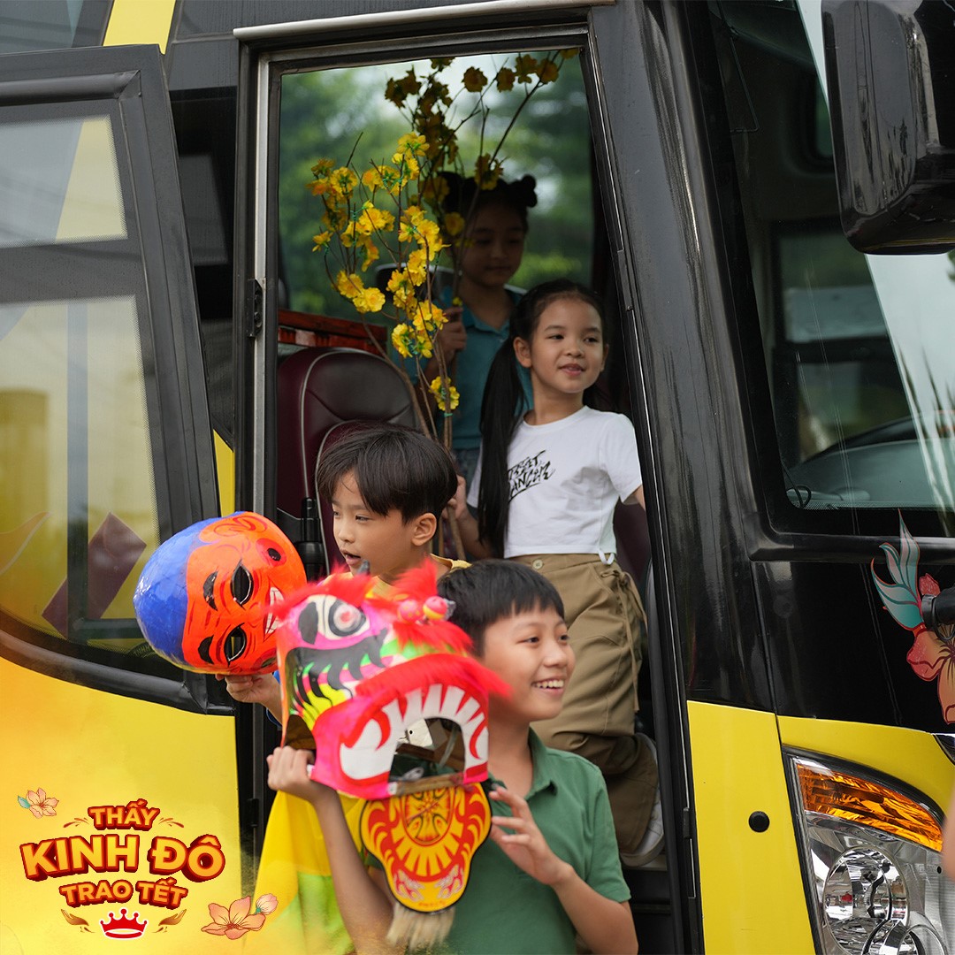 Chuyến xe Kinh Đô mang Tết ấm đến hơn 1.000 em nhỏ kém may mắn-3