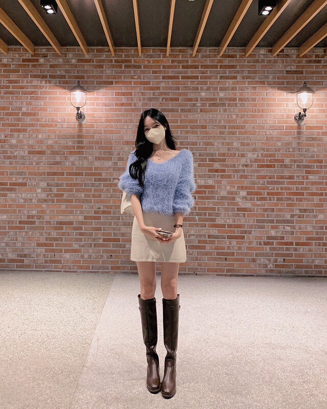 5 kiểu áo là cạ cứng của chân váy giúp chị em mặc đẹp suốt Tết này-2