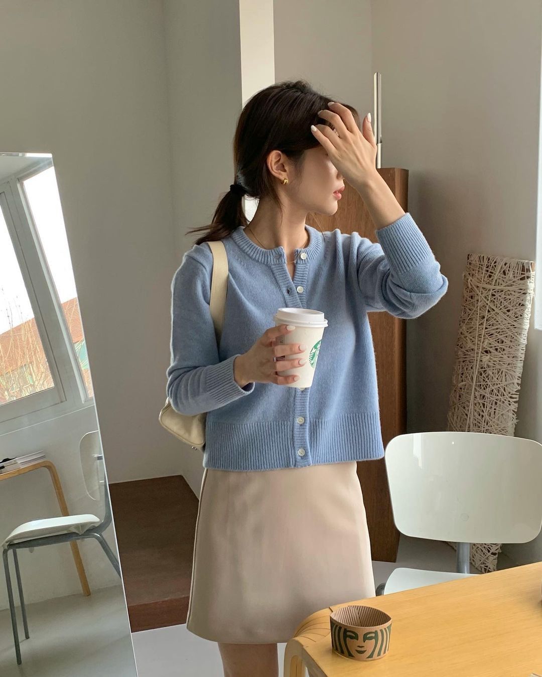 5 kiểu áo là cạ cứng của chân váy giúp chị em mặc đẹp suốt Tết này-3