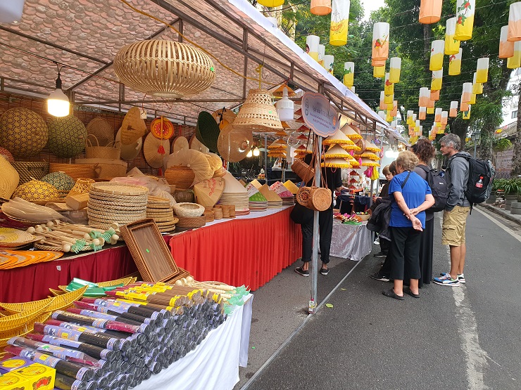 Hoa rừng xuống phố giá 50.000 đồng/bông, chị em mua cả nghìn bông về chơi Tết-14