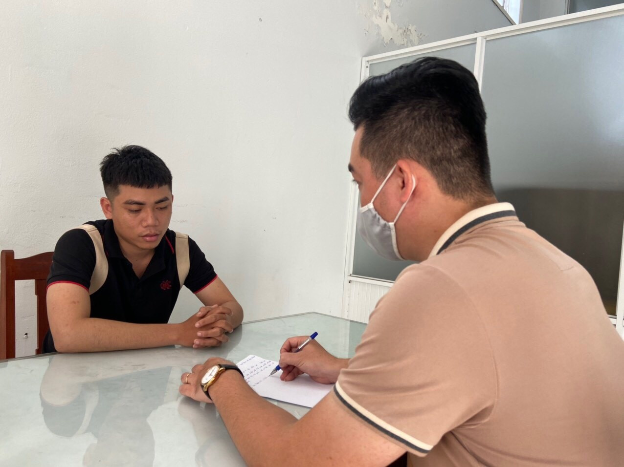 Mất tiền tỷ sau khi nghe những cuộc điện thoại lạ-2