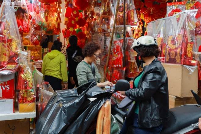 Người Hà Nội tất bật sắm lễ cúng ông Công, ông Táo-4