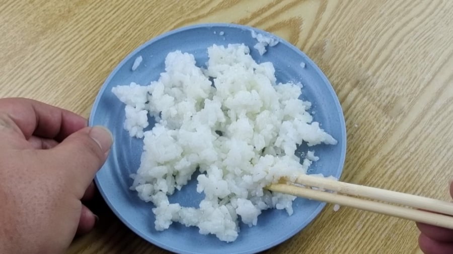 Trộn cơm nguội với thứ rồi đặt ở góc nhà: Gián chạy mất dép, một đi không trở lại-2