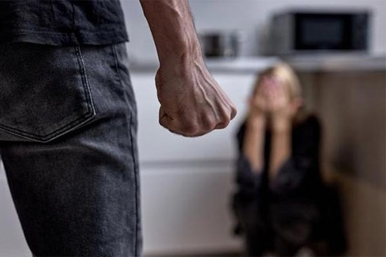 Đau đớn, tủi nhục vì chồng thường xuyên lăng mạ, chửi bới vì những điều hết sức nhỏ nhặt