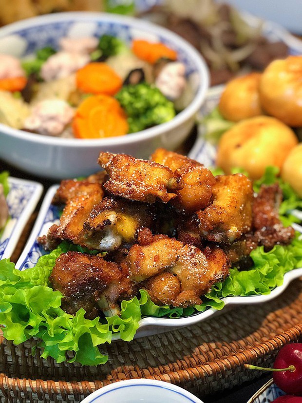 Cô gái 9x Hà Nội tự tay làm mâm cỗ cúng Tết ông Công ông Táo khiến dân mạng tấm tắc khen-4