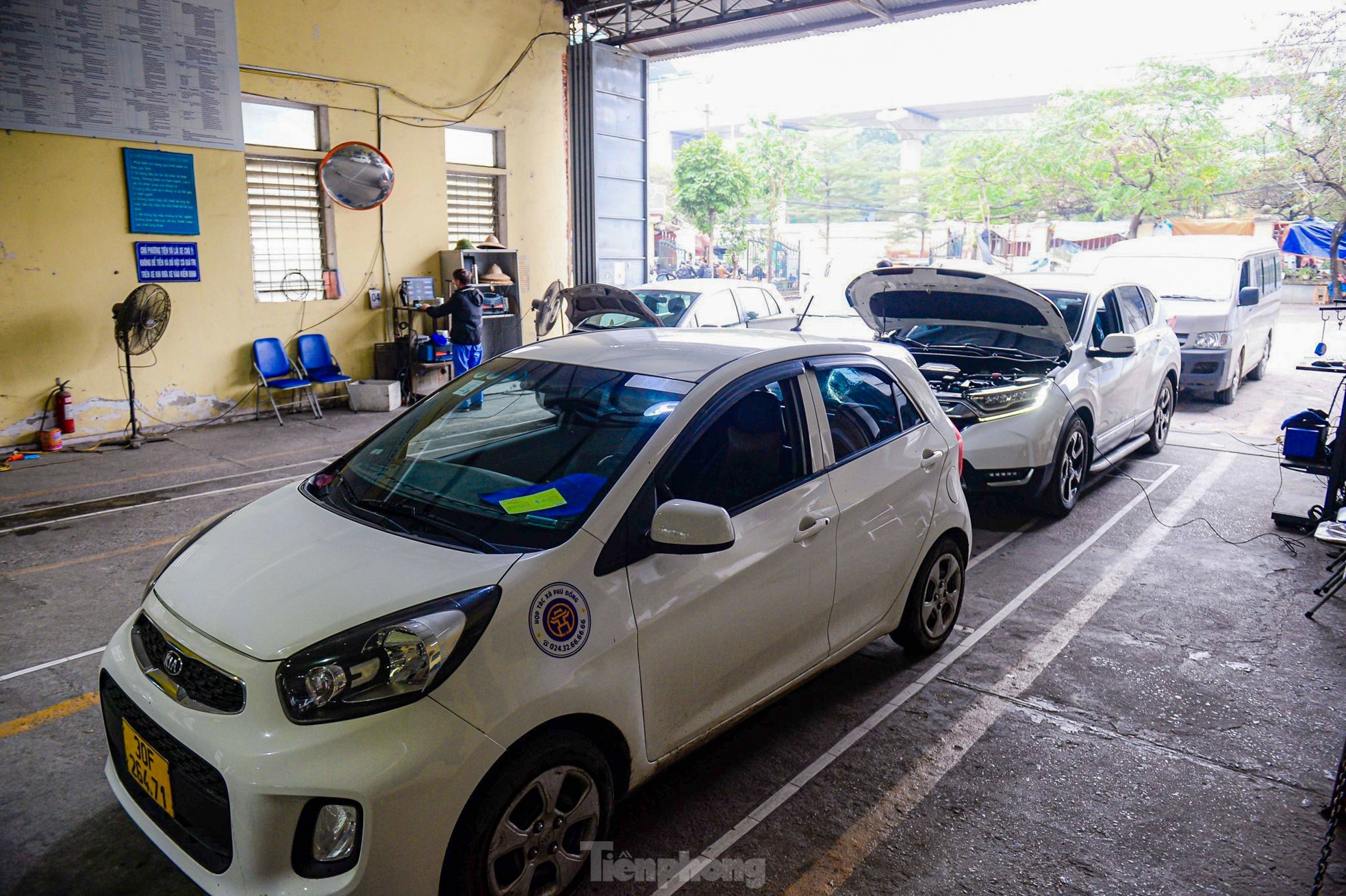 Khổ như đi đăng kiểm: Bà bầu mệt mỏi xếp hàng 5 ngày chưa tới lượt-8