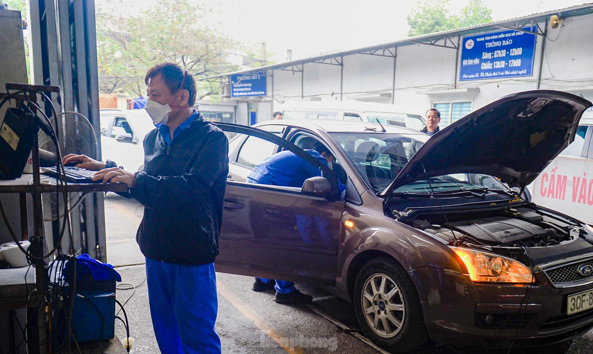 Khổ như đi đăng kiểm: Bà bầu mệt mỏi xếp hàng 5 ngày chưa tới lượt-6