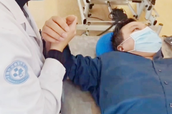 Nam thanh niên tổn thương não, suy thận cấp sau khi uống rượu-3