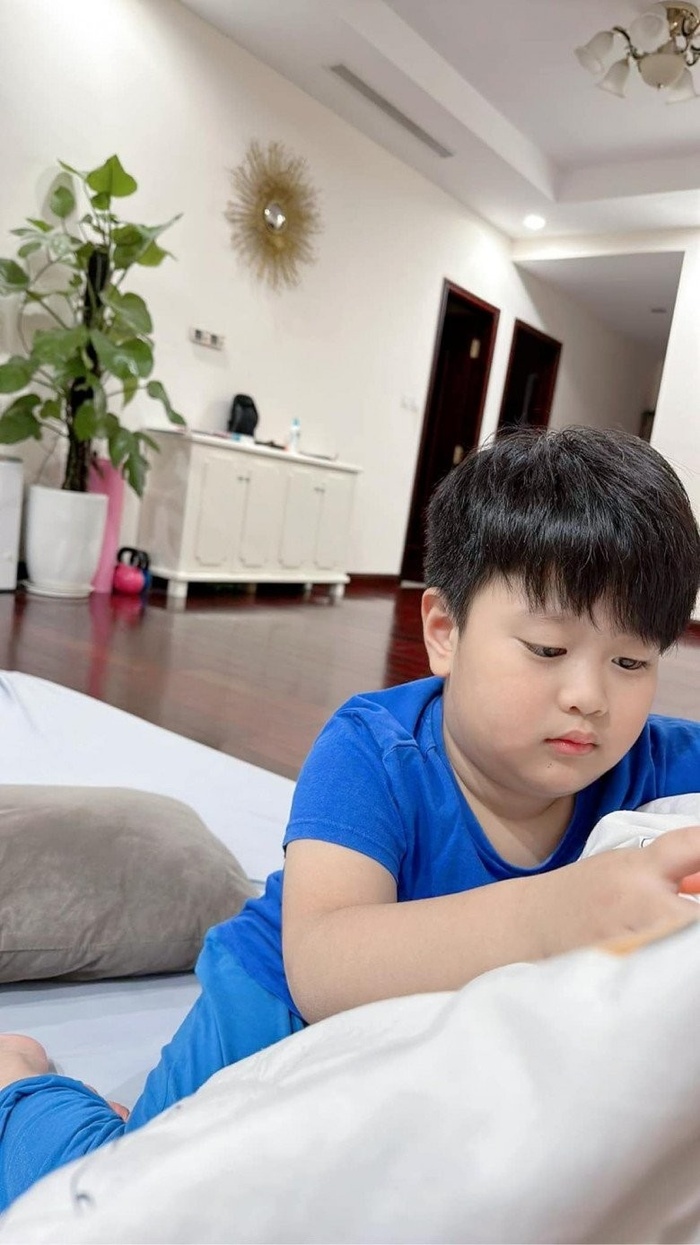 Vợ cũ Việt Anh khoe cân nặng của con trai, dân mạng chỉ ra một điều không ổn-3