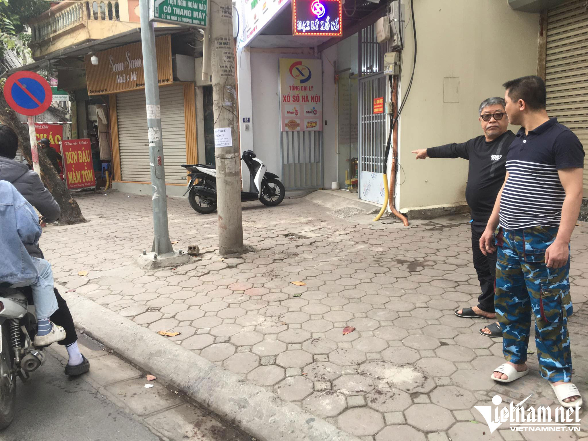 Nhân chứng kể lại vụ cô gái bị đâm tử vong trên vỉa hè trong đêm ở Hà Nội-2