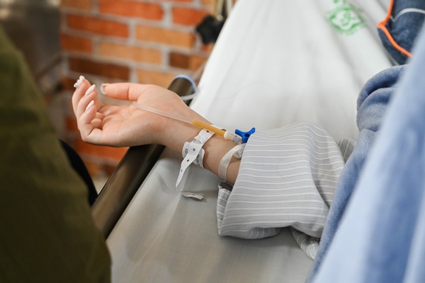 Không chỉ rượu bia, những thói quen sau cũng tàn phá nhanh sức khỏe ngày Tết-2