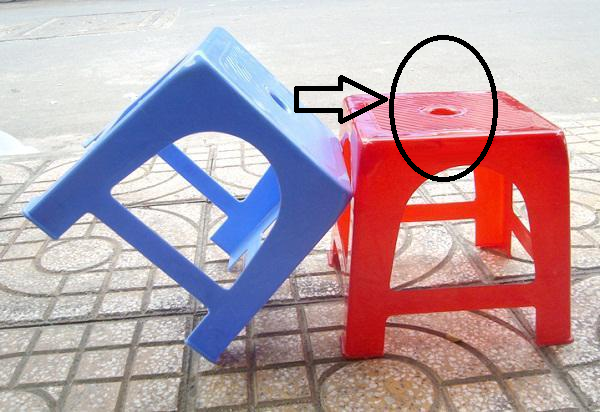 Ghế nhựa thường có 1 lỗ tròn: 90% dùng mãi mà không biết sự thật-1
