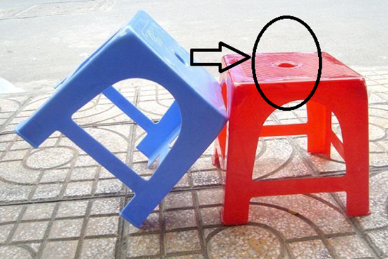 Ghế nhựa thường có 1 lỗ tròn: 90% dùng mãi mà không biết sự thật