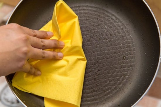 8 mẹo giúp hạn chế tình trạng nồi/ chảo cháy khét trong quá trình nấu ăn, chị em không nên bỏ qua