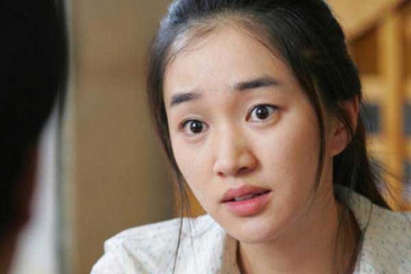 Sinh con trai được mẹ chồng mua tặng ô tô, khi tôi lái xe về nhà mẹ đẻ, bà nói một câu khiến tôi lạnh người-1