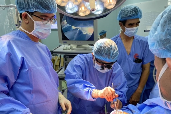 Phát hiện mắc ung thư thận sau 2 năm đau hông và tiểu ra máu-1