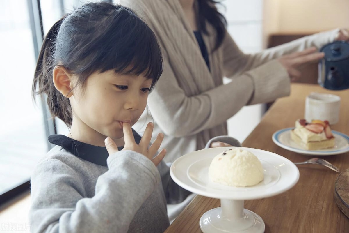 Bà mẹ khoe hóa đơn đưa con đi ăn lẩu chỉ tốn 35 nghìn đồng, ai nấy lo ngại cách dạy con-2