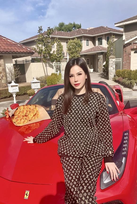 Con dâu tỷ phú Hoàng Kiều mừng sinh nhật, phía sau là siêu xe, dinh thự gây choáng-2