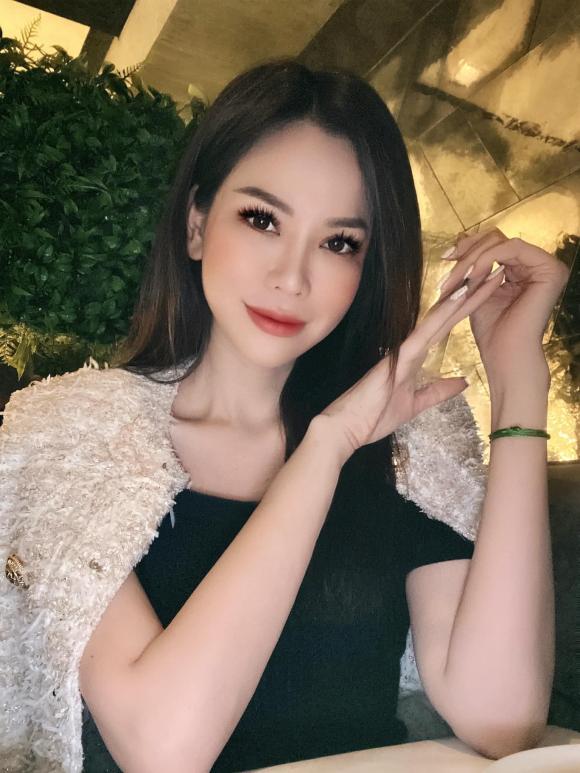 Con dâu tỷ phú Hoàng Kiều mừng sinh nhật, phía sau là siêu xe, dinh thự gây choáng-6