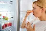 Sau Tết tủ lạnh bốc mùi khó chịu, làm cách này sẽ hết mùi hôi và vết bẩn