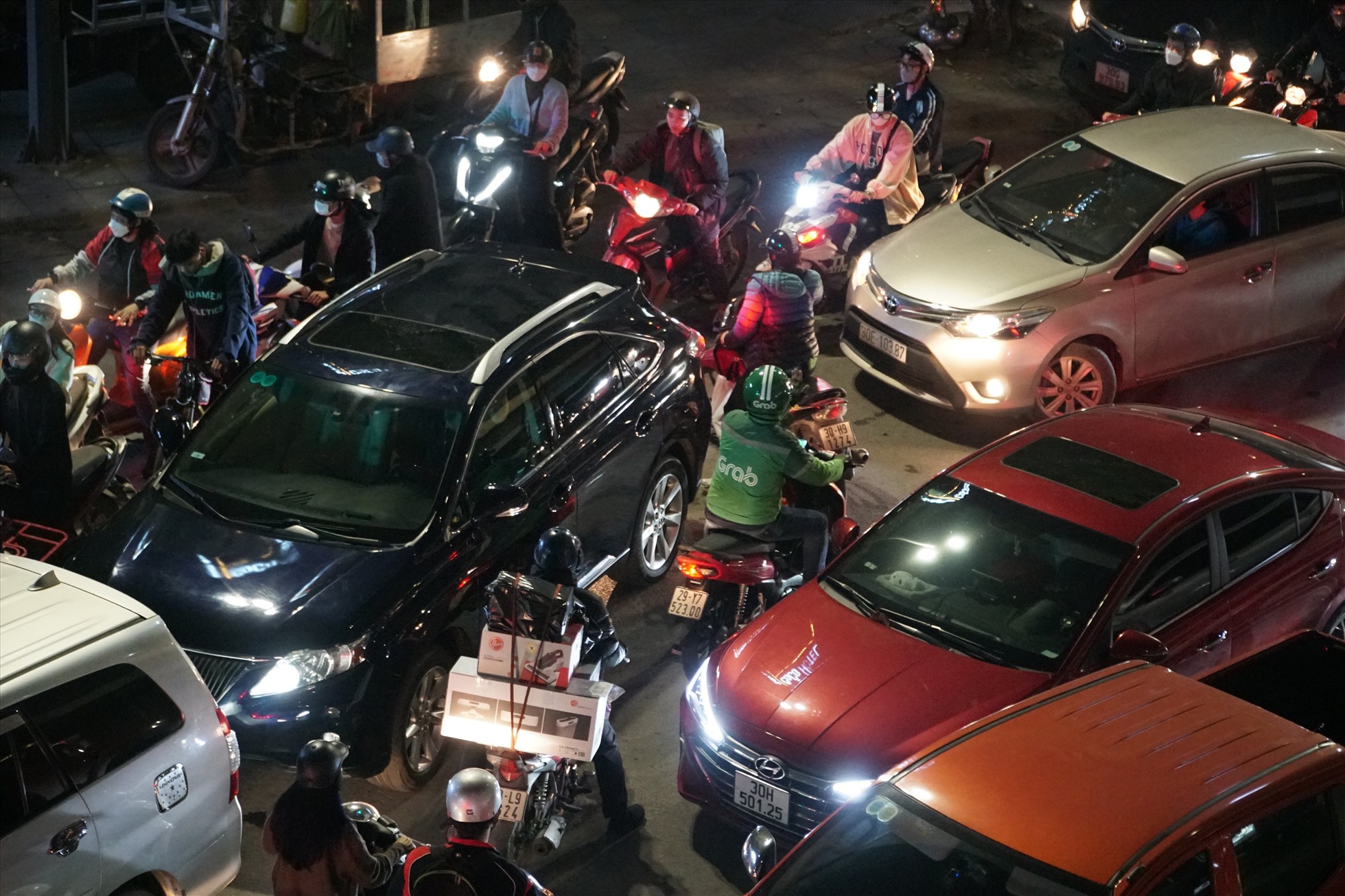 Cận Tết, nhiều tuyến đường của Thủ đô ùn tắc kéo dài-9