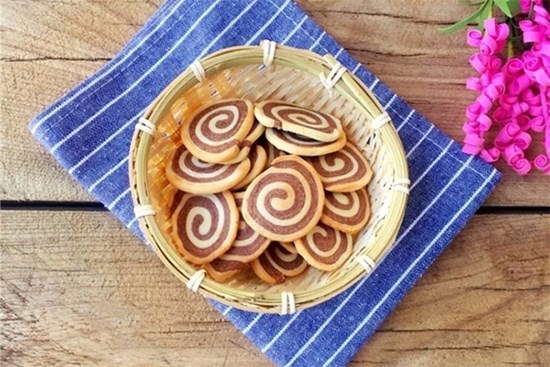 Bánh tai heo giòn thơm dễ làm cho khay bánh kẹo ngày Tết thêm ngon đẹp