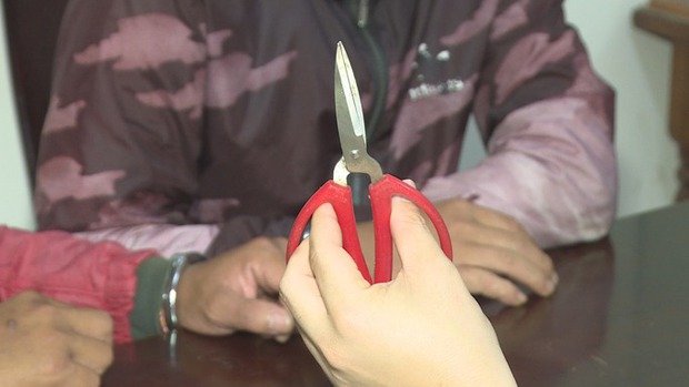 Bắt giữ 2 đối tượng giả danh công an để cướp tài sản-2