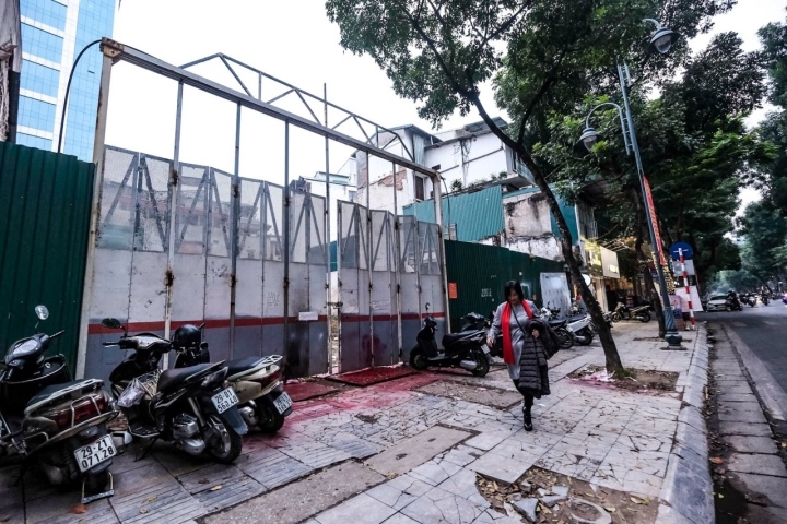 Cựu Phó chánh văn phòng Sở ở Hà Nội bị cáo buộc chiếm đoạt 3 lô đất vàng-1