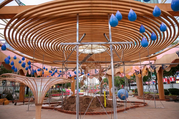 Linh vật mèo lộ diện tại Đường hoa Nguyễn Huệ: Người dân TP.HCM thích thú vì quá đáng yêu-9