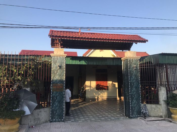 Lắp đèn trang trí Tết, nam thanh niên bị điện giật tử vong-1