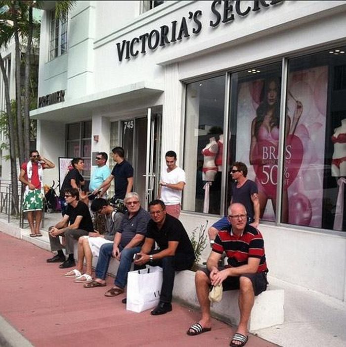 Tình hình chung của cánh mày râu cận Tết... Chờ người yêu shopping-7