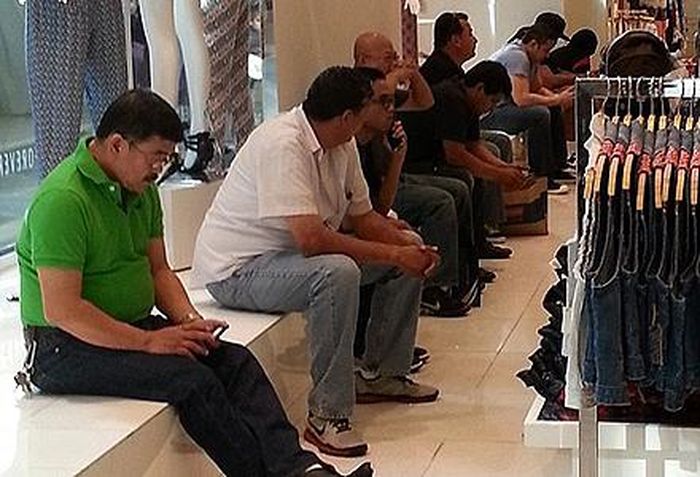 Tình hình chung của cánh mày râu cận Tết... Chờ người yêu shopping-10