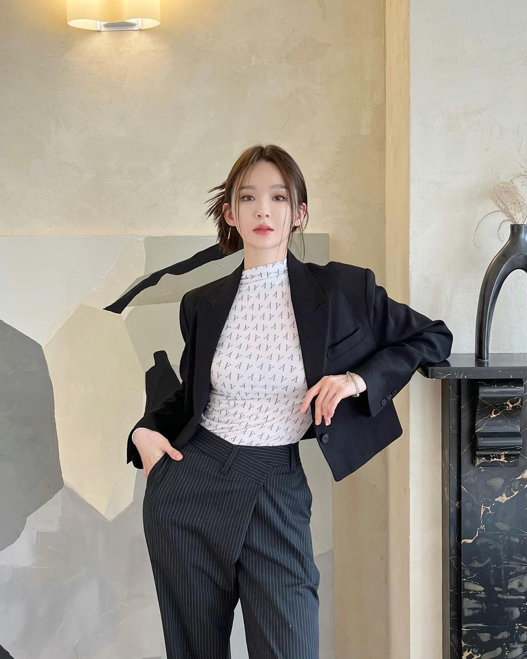 Tham khảo 10 cách diện blazer đơn giản mà sang trọng của sao Hàn-4