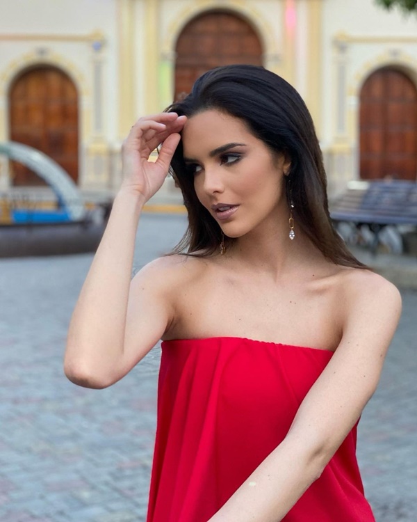 Nhan sắc Á hậu 1 cao 1,79 m của Hoa hậu Hoàn vũ-14