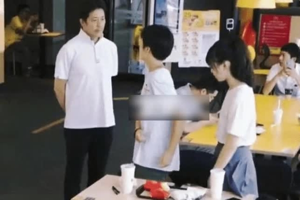 Phụ huynh phản đối trào lưu khoe trẻ nhỏ là LAO ĐỘNG CHÍNH, kiếm tiền lì xì dịp Tết: Đây là xu hướng và lối suy nghĩ độc hại!-3