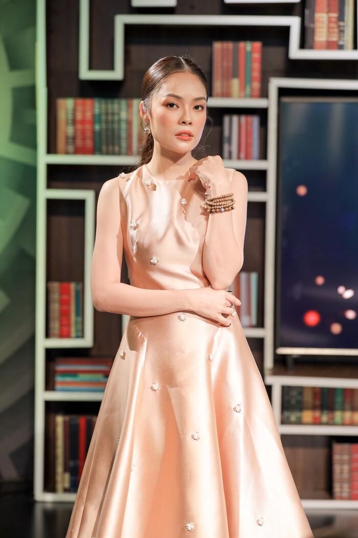 Giữa lúc nợ nần, Dương Cẩm Lynh phải thanh lý đồ, không dám mặc đẹp ra đường-2