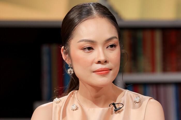 Giữa lúc nợ nần, Dương Cẩm Lynh phải thanh lý đồ, không dám mặc đẹp ra đường-3