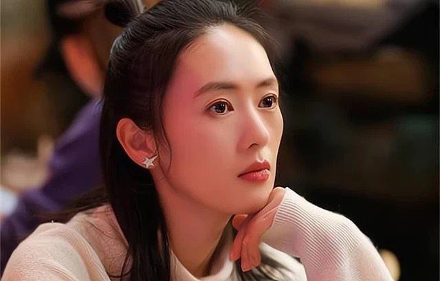 Tiệc cưới mẹ chồng trao 5 cây vàng trĩu cổ rồi thì thầm nhắc nhở, sau đêm tân hôn tôi quyết ly hôn-2