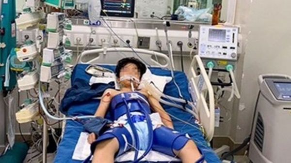 Bé trai khỏe mạnh đột ngột ngừng tim sau một pha bắt bóng-2