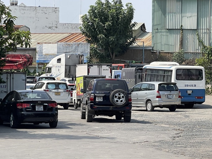 Ngày đầu trung tâm đăng kiểm bị điều tra hoạt động lại: Chủ xe vỡ oà niềm vui-2