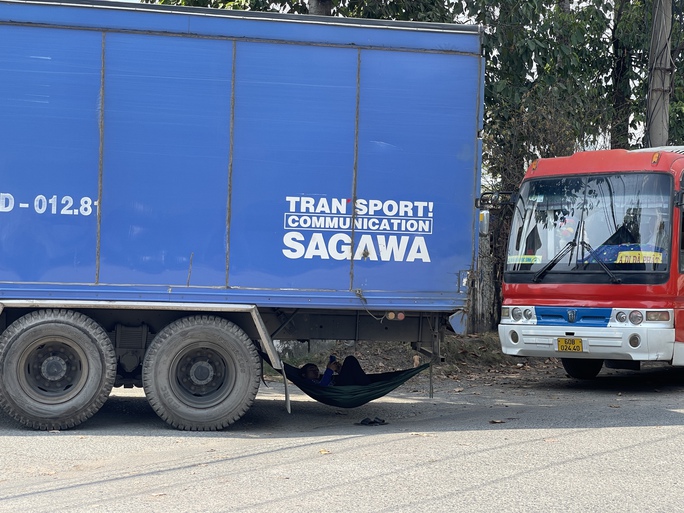 Ngày đầu trung tâm đăng kiểm bị điều tra hoạt động lại: Chủ xe vỡ oà niềm vui-7