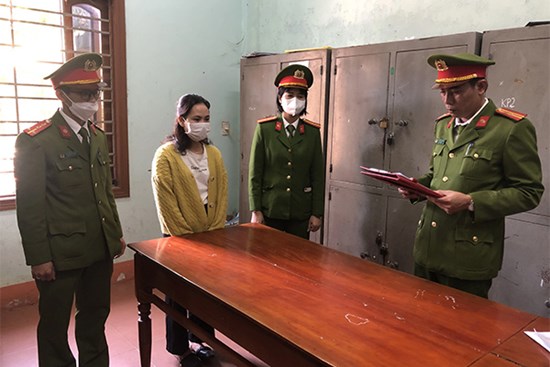 Cô gái 32 tuổi dùng sổ đỏ giả lừa đảo, chiếm đoạt 500 triệu đồng