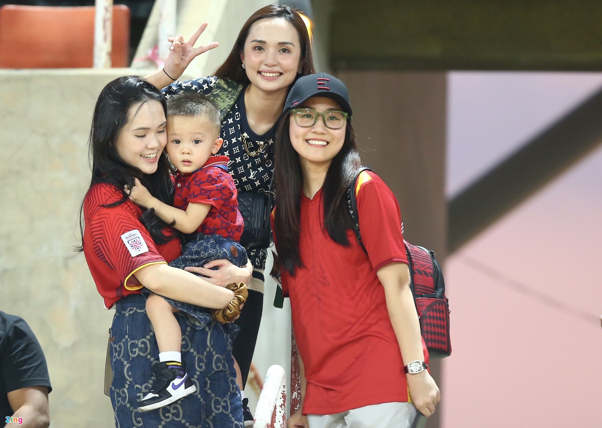 Bạn gái Văn Hậu đi cổ vũ tuyển Việt Nam-8