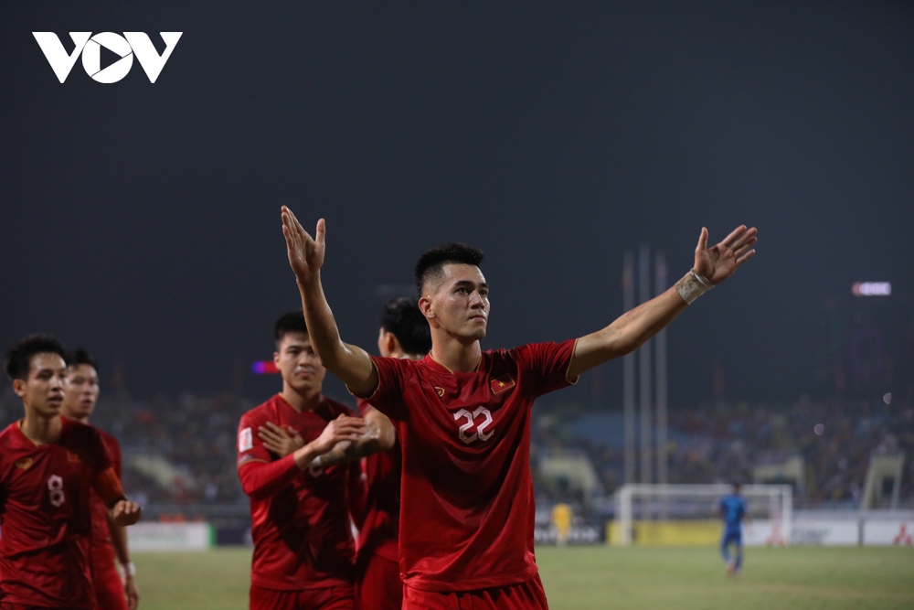 ĐT Việt Nam nhìn Thái Lan đăng quang tại AFF Cup 2022 ở trận đấu chia tay thầy Park-29
