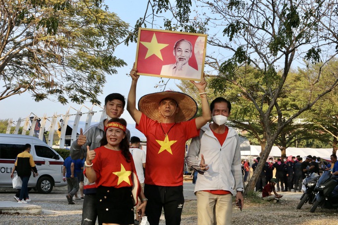 Chung kết AFF Cup: Cổ động viên rầm rộ đến Thái Lan cổ vũ tuyển Việt Nam-1