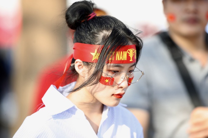 Chung kết AFF Cup: Cổ động viên rầm rộ đến Thái Lan cổ vũ tuyển Việt Nam-8