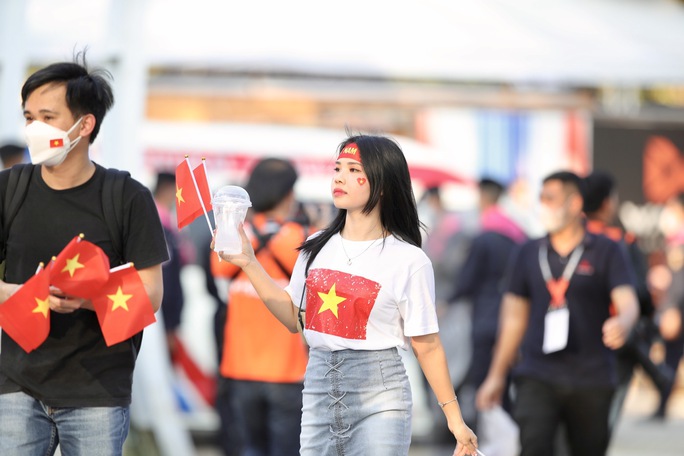 Chung kết AFF Cup: Cổ động viên rầm rộ đến Thái Lan cổ vũ tuyển Việt Nam-6